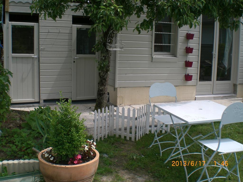 Chambres D'Hotes Le Clos Des Senteurs Malemort Luaran gambar